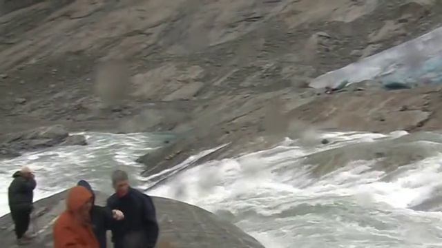 В горах Норвегии -ледник Nigardsbreen