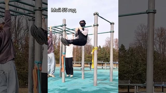 Подтягивания с уголком.