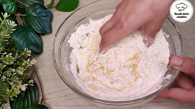 le Famosi biscotti Alla fragola che sta facendo impazzire il mondo si scioglie in bocca смотреть онлайн