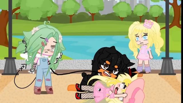 Яжемать и ротвейлер Акбар в парке. смотреть онлайн