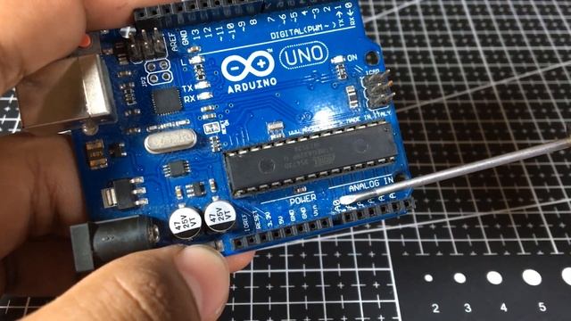 What is Analog to Digital Converter (ADC) - For Beginners