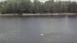 Реакция большого количества натрия с водой.