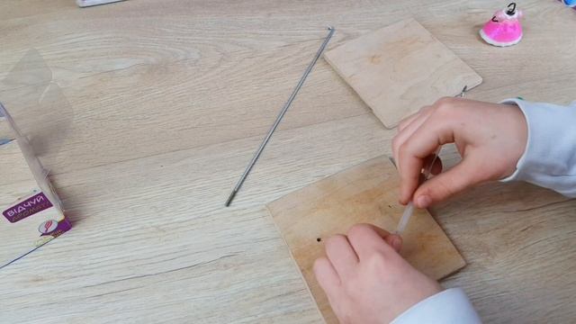 Как сделать ШКАФ ИЗ КОРОБКИ для кукол своими руками. Самодельный кукольный домик 10