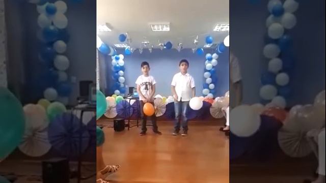 ДАВИД АКОПЯН И ВАДИК ВАРДАНЯН ИСПОЛНЯЮТ ПЕСНЮ "НАСТОЯЩИЙ ДРУГ" НА УТРЕННИКЕ (15 июня 2017 г.) смотреть онлайн