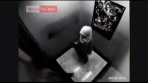 Мусульманка наказала двух парней в лифте