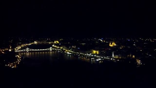 вид с горы Геллерт ночью в Будапеште смотреть онлайн