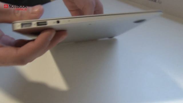 Apple Macbook Air 11,6 Inch Unboxing / Hands-On [german] смотреть онлайн