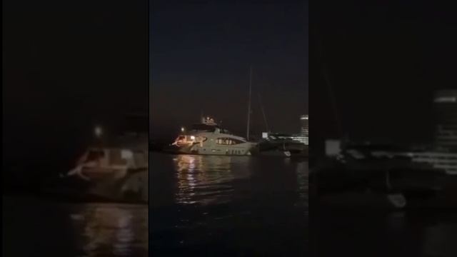 Во Владивостоке во время фейерверка в честь Дня города яхта врезалась в несколько лодок