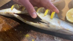 Скумбрия запечённая в фольге на углях