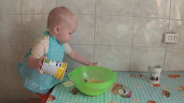 РЕБЕНОК САМ ГОТОВИТ ♥ просто ЧУДО!!! ♥ Ребенок 1 год 5 месяцев