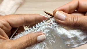 Белые пинетки на выписку для новорожденного. Вяжем вместе.