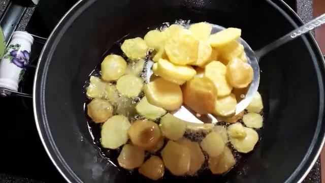 Вкуснее чем шашлык. Жареное мясо с картошкой.