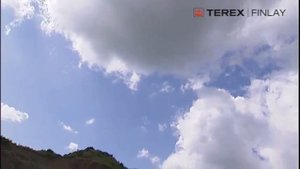 Как работает конусная дробилка на карьере.