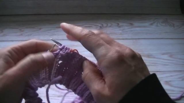 Вяжем берет спицами. смотреть онлайн