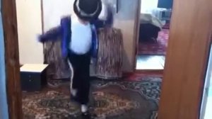 мальчик танцует майкл джексон