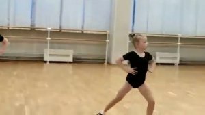 Шаг голоп на гимнастике.