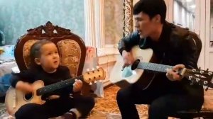 Узбек гитарист Журабек зажигает с ребенком !!!