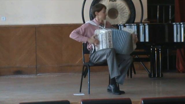 "Болгарскую сюиту" играет гармонист П.Уханов