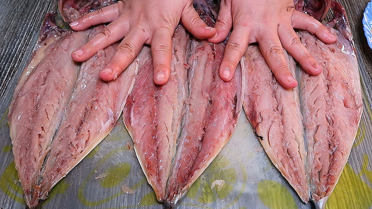 Такую РЫБУ хочется есть еще и ещё! Божественный ужин из бюджетной скумбрии! смотреть онлайн