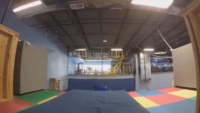 Самые крутые трюки на батуте