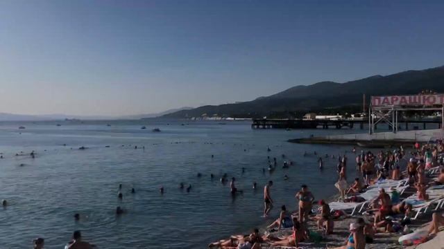Детальный обзор Центрального пляжа в с Кабардинка. Набережная, вход в море, развлечения, цены на ед