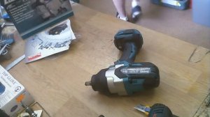 Makita DTW1002 18V LXT BRUSHLESS IMPACT WRENCH unpacking review
