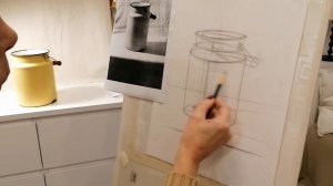 Линейно-конструктивный рисунок бидона с лёгким введением тона