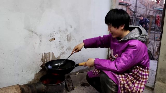 会成做宫保鸡丁，出锅香嫩可口，太下饭了，一家人都爱吃真解馋了