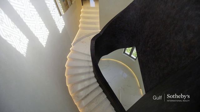 Luxuriously Designed Palm Jumeirah Villa | Gulf Sotheby’s International Realty смотреть онлайн