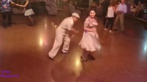 Band Odessa ٭Дельфин٭ Пожилая пара классно и озорно танцует