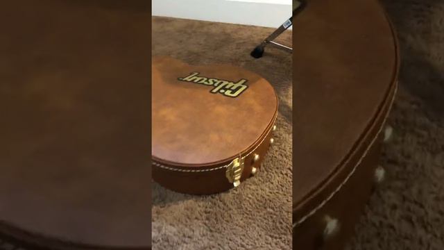 Unboxing my New 2021 Gibson Les Paul Standard Unburst 60’s style guitar! смотреть онлайн