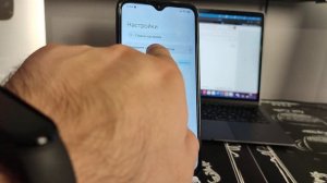 Как УБРАТЬ ТРИ КНОПКИ НАВИГАЦИИ ВНИЗУ ЭКРАНА на телефоне XIAOMI, REDMI, POCO/Включить жесты/полоску