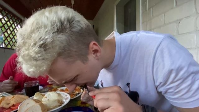 На даче с семьёй Артёма ❤️ Купаемся и жарим шашлыки ? Буря в Киеве ? смотреть онлайн