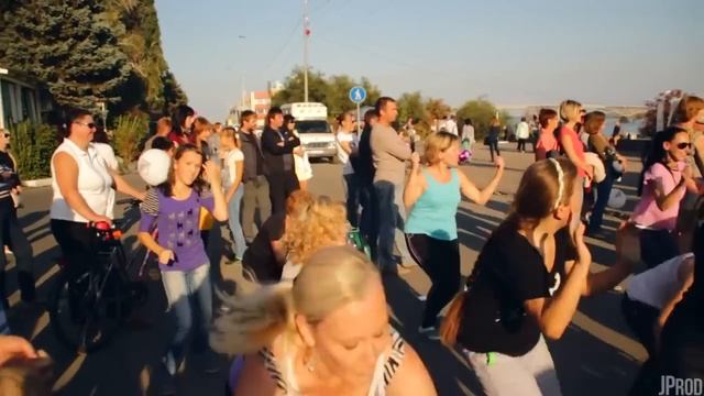ЗУМБА на празднике города Саратова - 2014 год смотреть онлайн