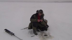 Установка поставух на налима. Как правильно насаживать тюльку.