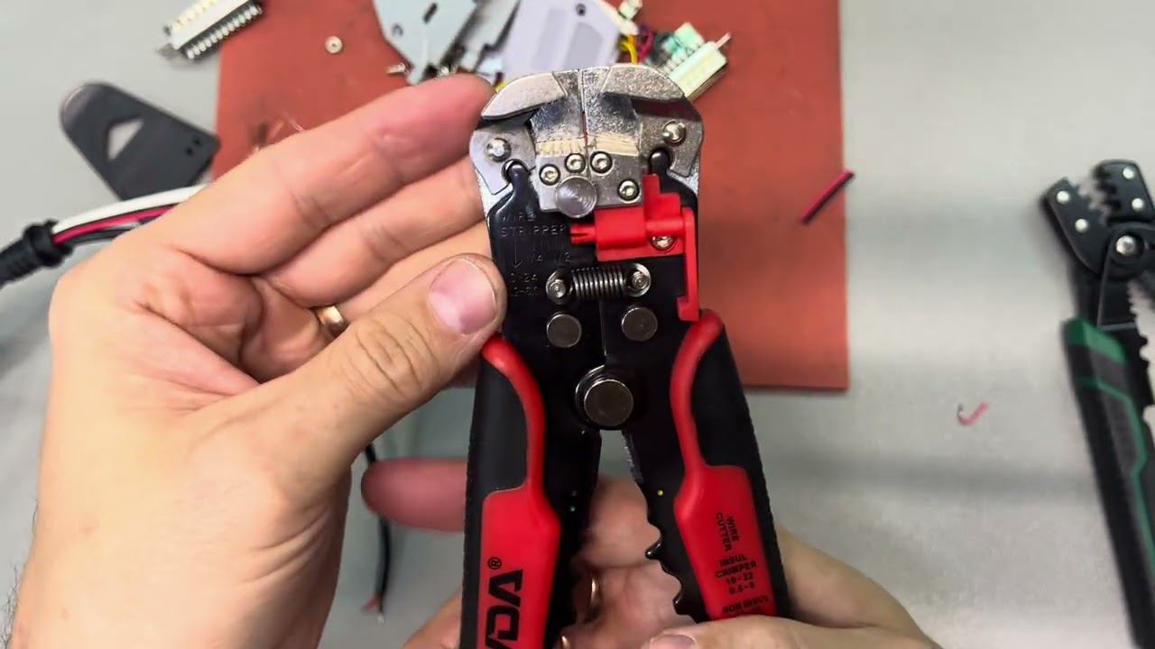 Кусачки для зачистки проводов 4 в 1 GVDA GD306 Тестер напряжения смотреть онлайн