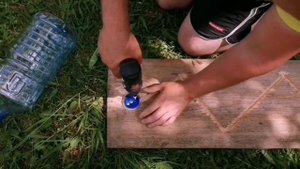 Простая и бюджетная поилка для пчел своими руками. Пошаговая инструкция