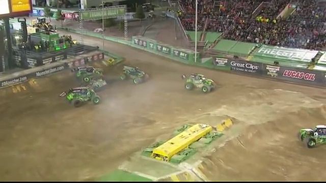Monster Jam World Finals XVIII Freestyle Encore - Grave Digger 35th Anniversary смотреть онлайн