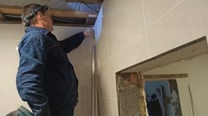 Монтаж профиля для натяжного потолка.