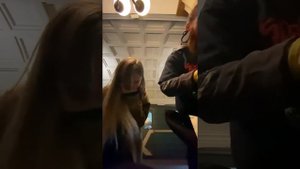 Она решила снять обувь