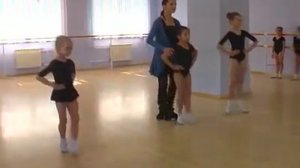 Урок классического танца для детей 6-8 лет.