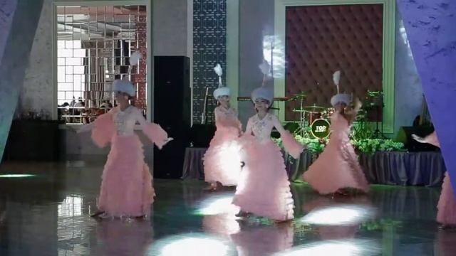 Казахский танец, Танцевальный коллектив 