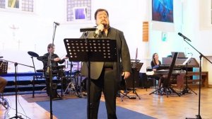 Олег Полпудин исполняет "Карузо". Собор Святого Андрея, 25 апреля