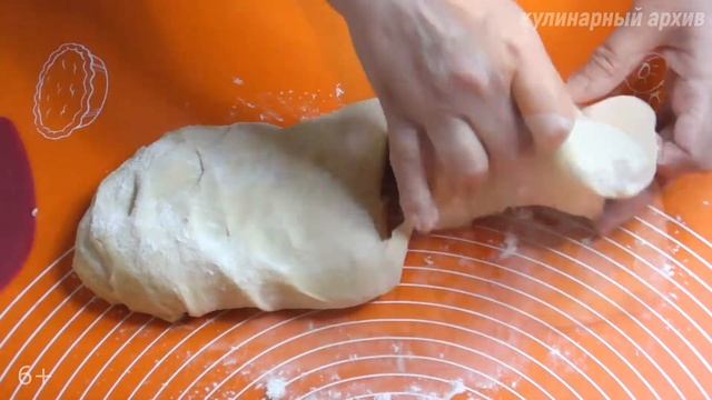 Булочки с творогом из дрожжевого теста на кефире.