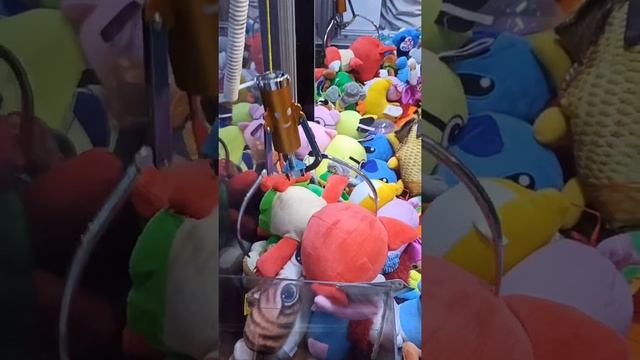 МИМИМИШКИ В АППАРАТЕ С ИГРУШКАМИ ХВАТАЙ-КА / ДОСТАНЕМ??? / claw machine game
