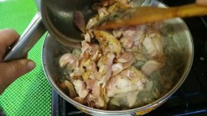 ЖУЛЬЕН,ВКУСНЕЕ НЕ ПОЛУЧИТСЯ,если в нем не будет курицы,сметаны и сыра.?????????????????????????