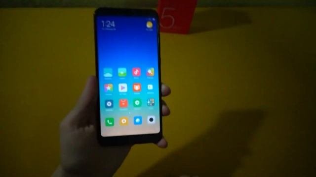 Xiaomi Redmi 5 Plus распаковка и первое впечатление