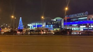 Остановка Метро Домодедовская. Вид на Каширское шоссе и ТЦ Домодедовский, 22.12.2021