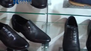 Глядя в зеркало   Мужские туфли