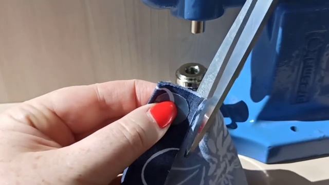 Как изготовить обтяжные пуговицы на прессе. Как обтянуть пуговицы тканью. смотреть онлайн